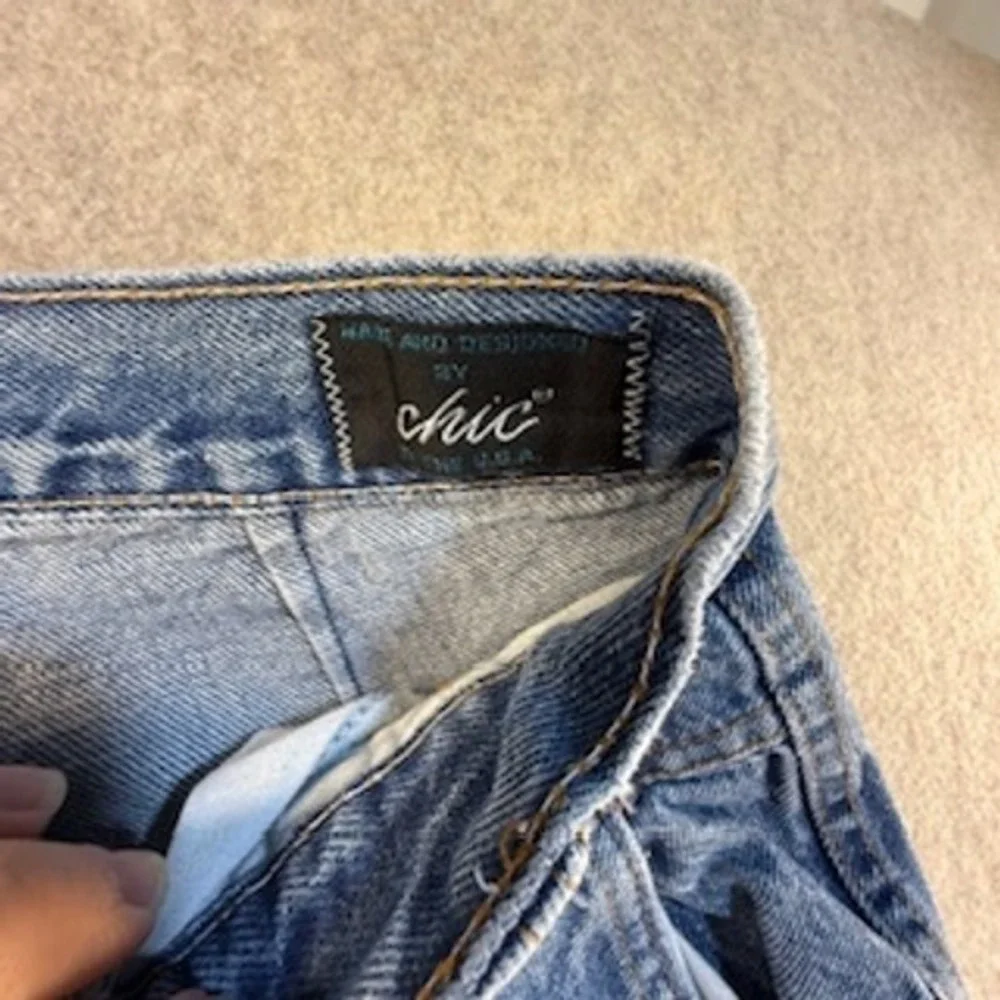 Vintage Chic High Waist Pleated Mom Jeans Medium Wash Tapered Leg Made in USA 10